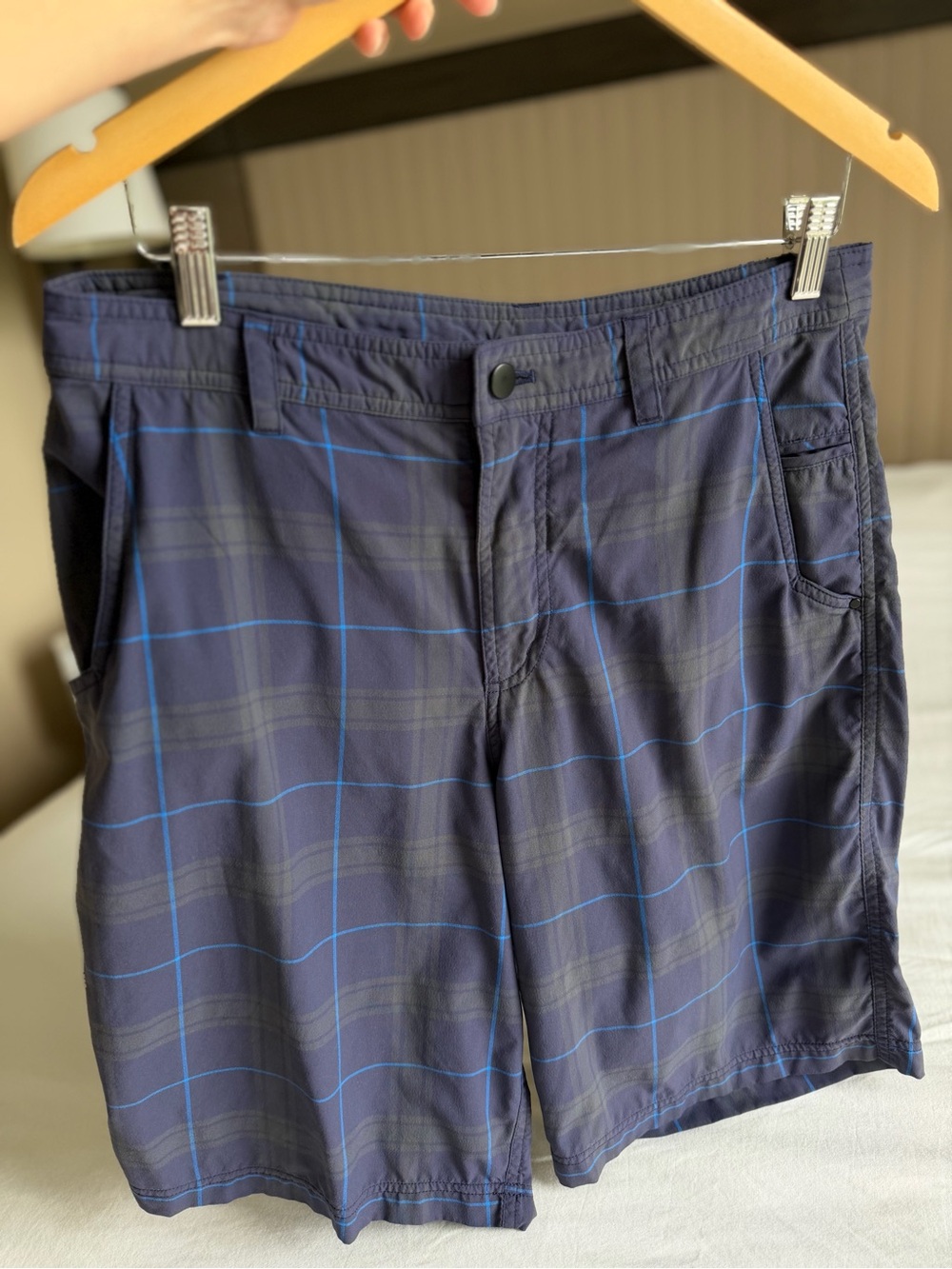 Lululemon men’s short, Bermuda, golf,  plaid Sz 34, inseam 10”